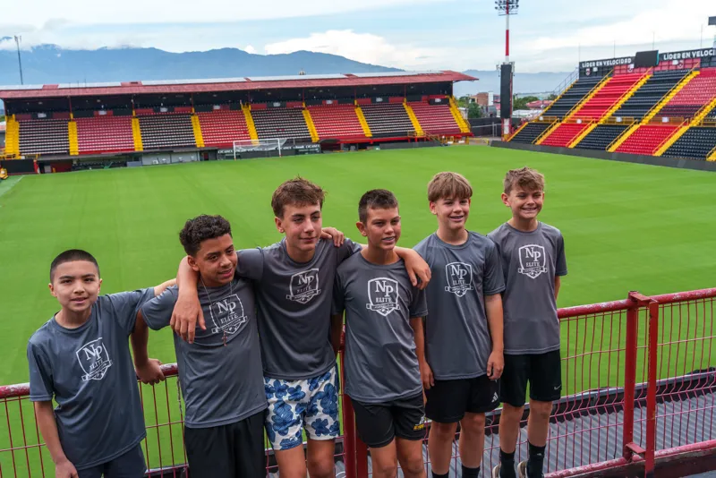 Visiting team standing on the pitch at Liga Deportiva Alajuelense